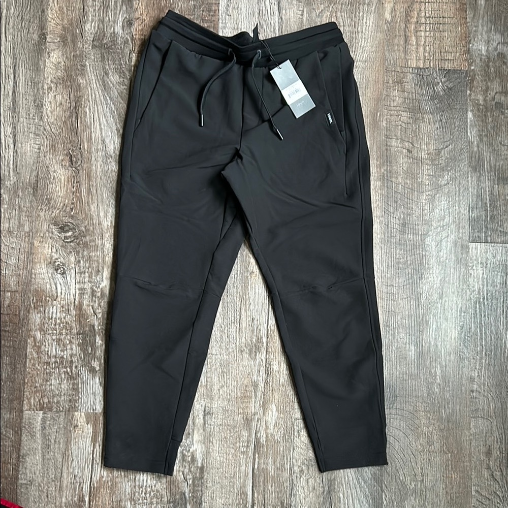 Youth medium UNRL Black Apex Pants
New with tags